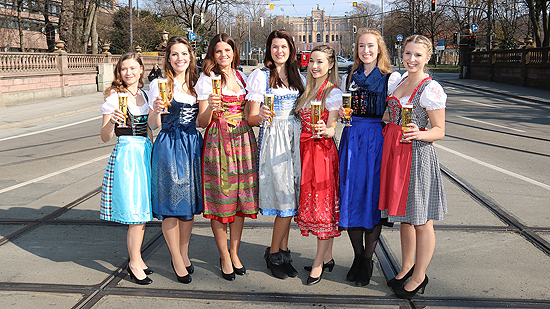 Die Finalistinnen des Castings zur Bayerischen Bierkönigin 2016 (©Foto:  Martin Schmitz)
